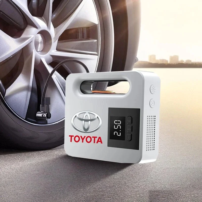 Bơm lốp ô tô Toyota khi sử dụng