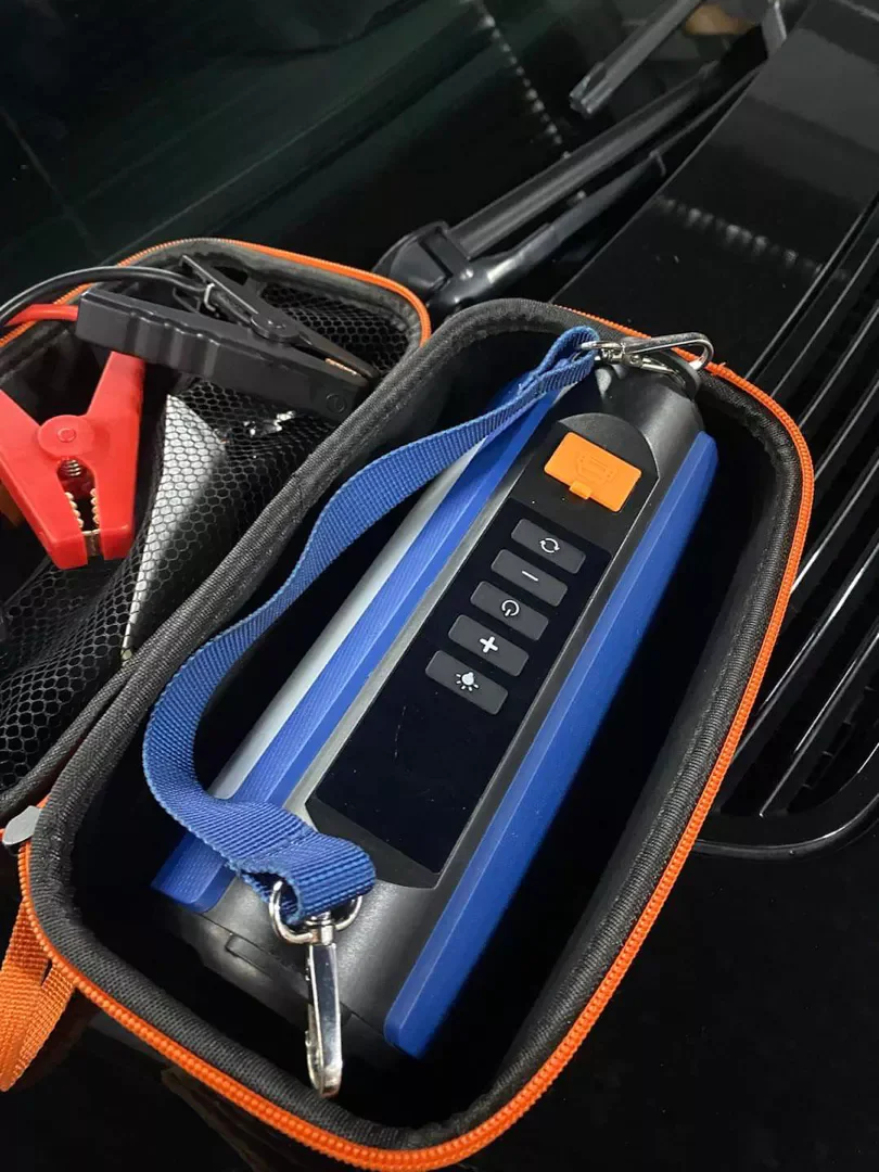 Vừa nhận hàng xong kiểm tra đầy đủ, test sạc thử đt thấy vào điện, đèn chiếu sáng ổn áp, thử tháo ắc quy quy xe hơi ra kẹp bình vào đề phát ăn ngay. Bơm 2 ký tầm dưới 4p. Phải cái bơm xong phải để nghỉ xíu mới bơm tiếp được Sản phẩm tốt như mong đợi. Độ bền thì phải xem thử đã nhưng lần trước mua máy lọc bên này xài mấy tháng máy có vấn đề được đổi mới luôn nên khá là yên tâm.